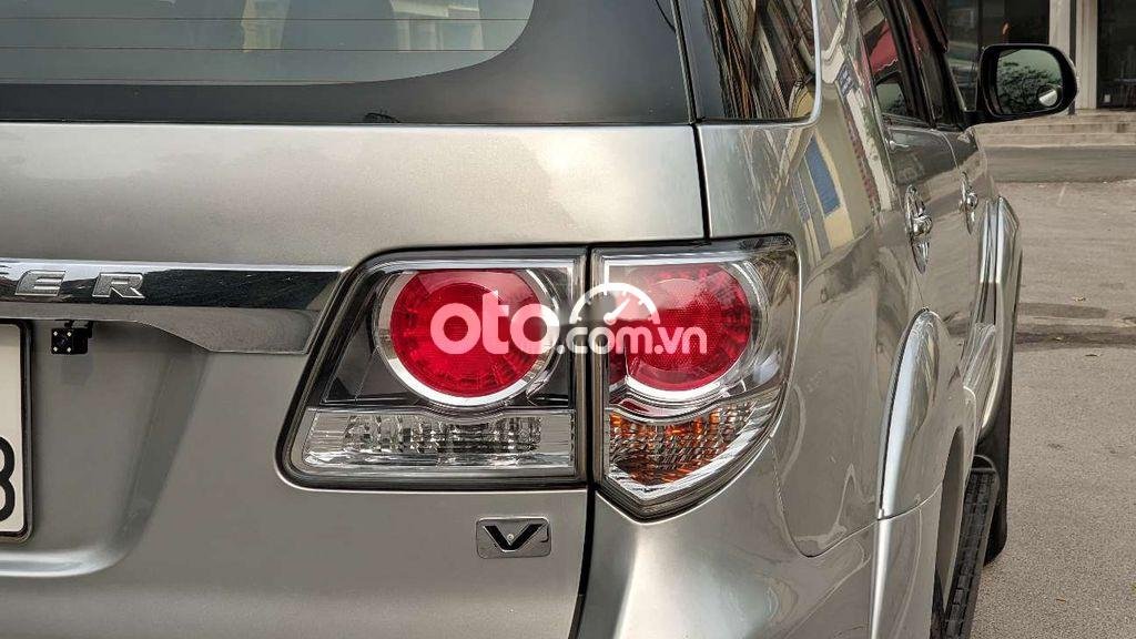 Toyota Fortuner 2012 - Cần bán gấp Toyota Fortuner 2.7V 4x2AT sản xuất năm 2012 số tự động