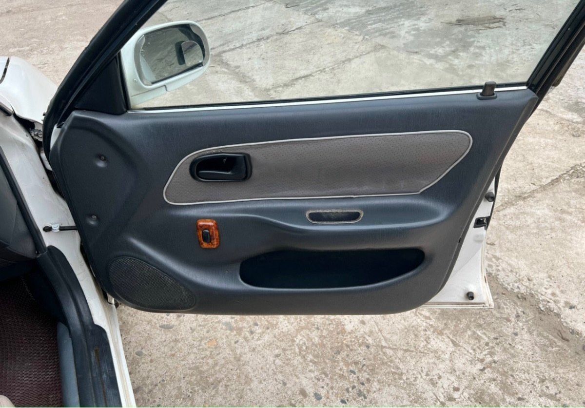 Toyota Corolla   GLi  1995 - Bán ô tô Toyota Corolla GLi sản xuất năm 1995, màu trắng, nhập khẩu