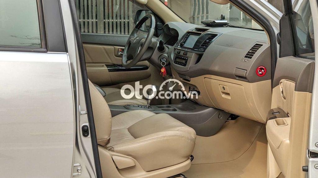 Toyota Fortuner 2012 - Cần bán gấp Toyota Fortuner 2.7V 4x2AT sản xuất năm 2012 số tự động