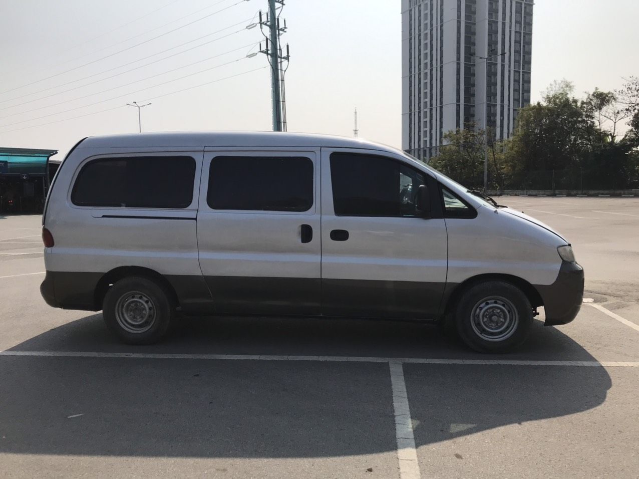 Hyundai Starex 2001 - Bán Hyundai Starex sản xuất 2001, 3 chỗ ngồi, thùng rộng rãi, giá rẻ