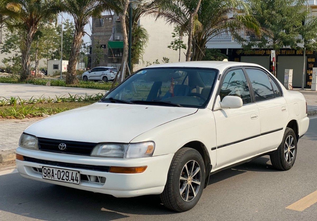 Toyota Corolla   GLi  1995 - Bán ô tô Toyota Corolla GLi sản xuất năm 1995, màu trắng, nhập khẩu
