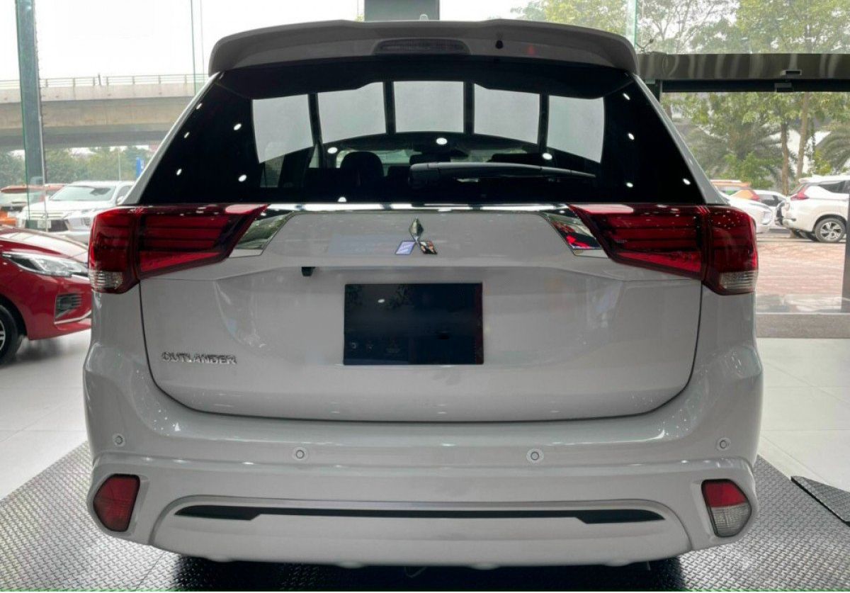 Mitsubishi Outlander 2022 - Bán Mitsubishi Outlander 2.0 CVT Premium sản xuất 2022, màu trắng