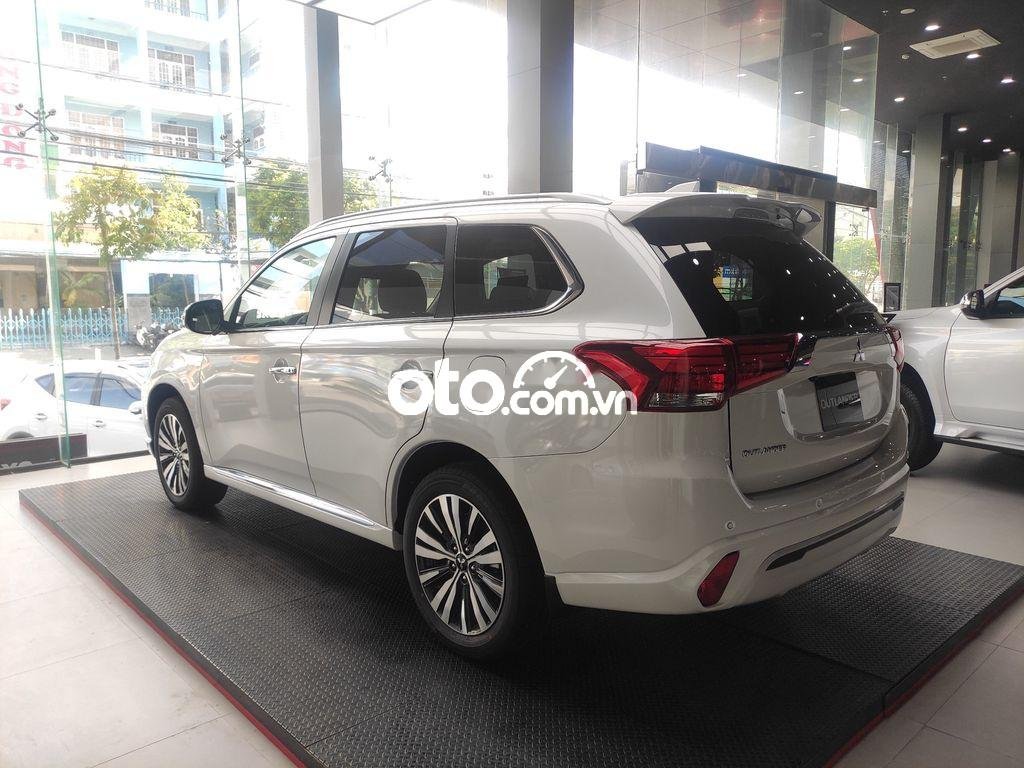 Mitsubishi Outlander 2.0 CVT 2022 - Bán ô tô Mitsubishi Outlander 2.0 CVT sản xuất năm 2022, màu trắng