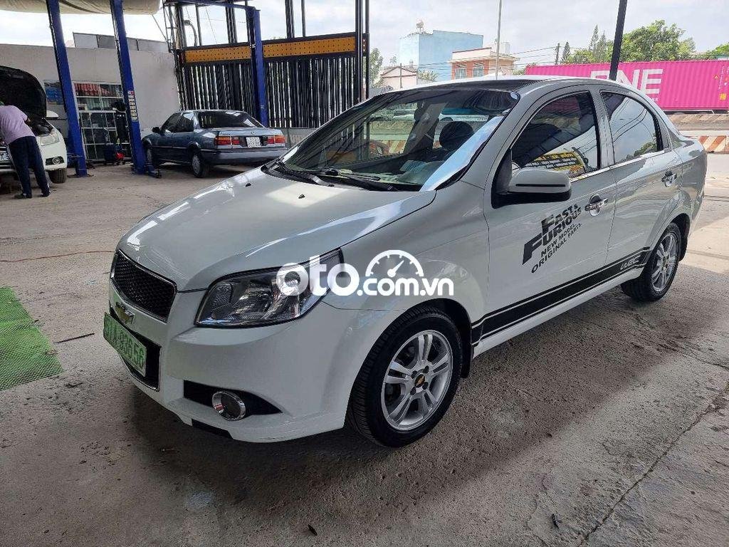 Chevrolet Aveo LTZ 2014 - Cần bán lại xe Chevrolet Aveo LTZ sản xuất năm 2014, màu trắng số tự động, giá 245tr