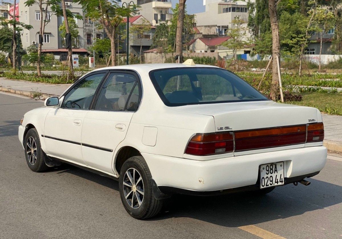 Toyota Corolla   GLi  1995 - Bán ô tô Toyota Corolla GLi sản xuất năm 1995, màu trắng, nhập khẩu