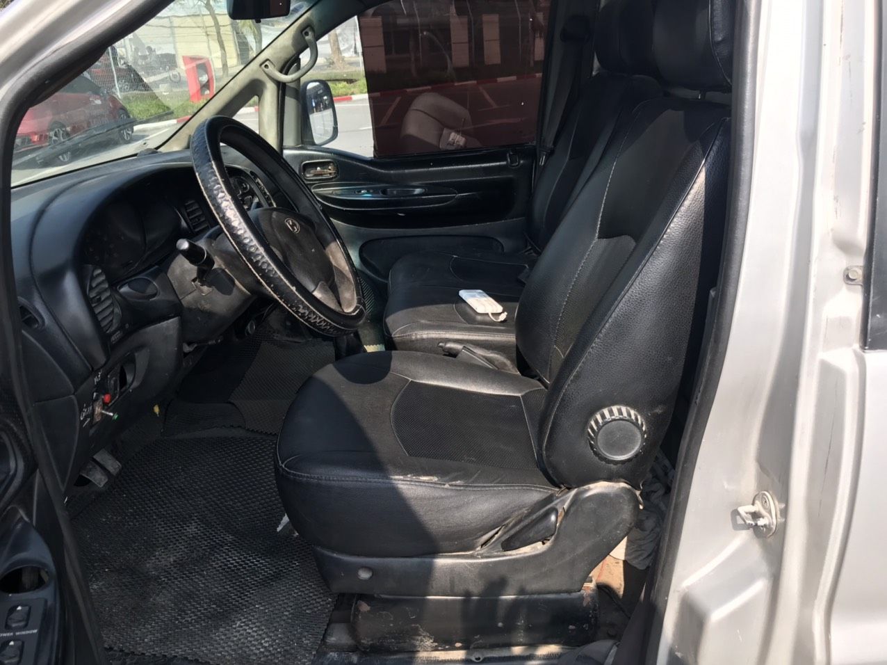 Hyundai Starex 2001 - Bán Hyundai Starex sản xuất 2001, 3 chỗ ngồi, thùng rộng rãi, giá rẻ