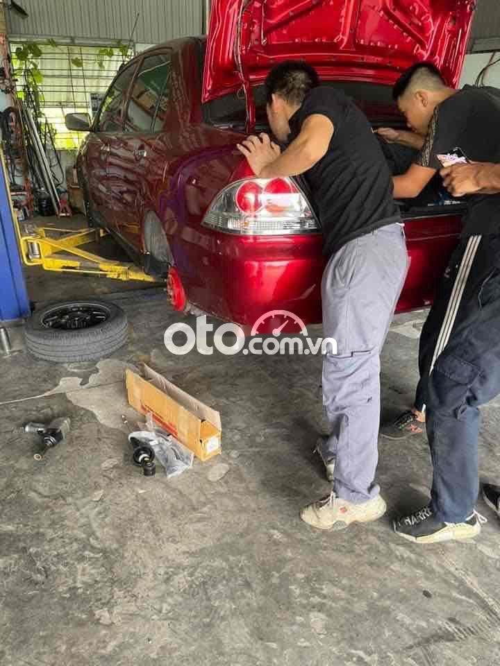 Mitsubishi Lancer chính chủ cần bán  tự động. ko tiếp thợ. 2004 - chính chủ cần bán lancer tự động. ko tiếp thợ.