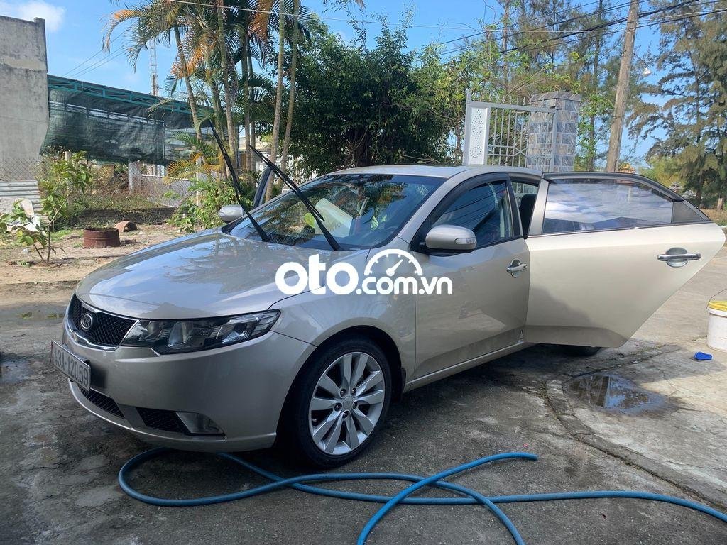 Kia Forte  1.6 AT   2010 - Bán Kia Forte 1.6 AT sản xuất năm 2010, màu bạc giá cạnh tranh