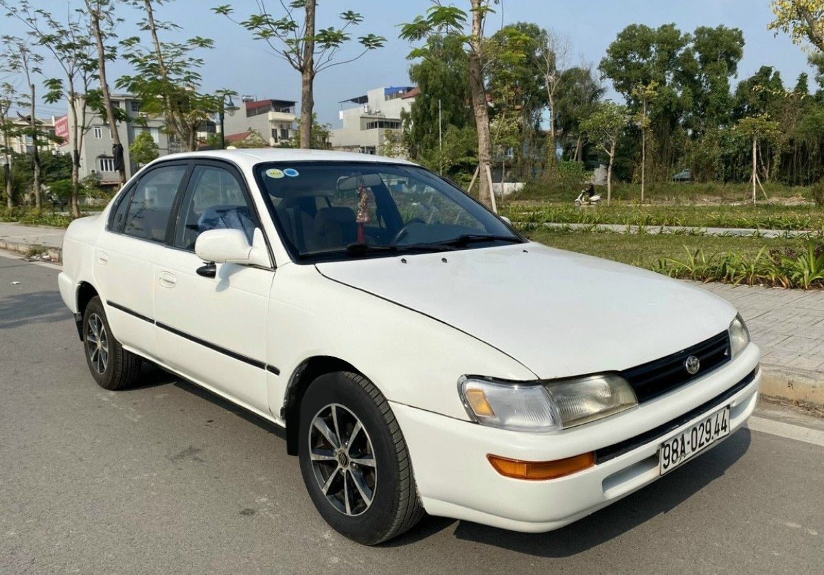 Toyota Corolla   GLi  1995 - Bán ô tô Toyota Corolla GLi sản xuất năm 1995, màu trắng, nhập khẩu