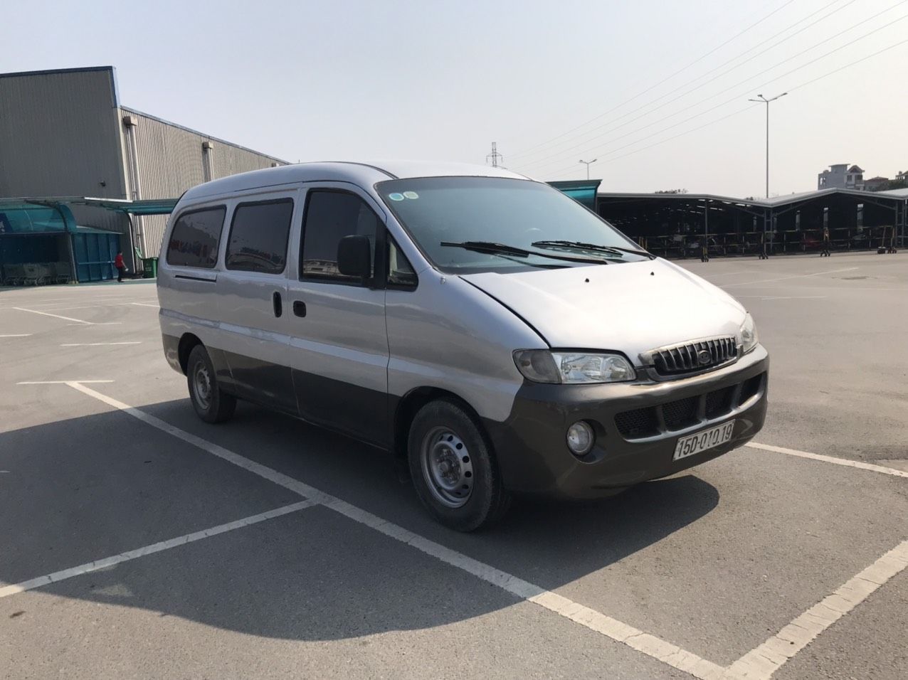 Hyundai Starex 2001 - Bán Hyundai Starex sản xuất 2001, 3 chỗ ngồi, thùng rộng rãi, giá rẻ