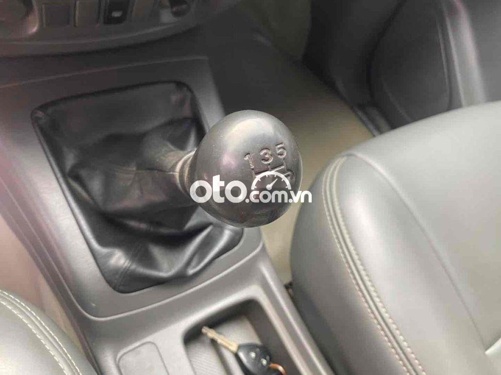 Toyota Innova 2.0E  2012 - Bán Toyota Innova 2.0E sản xuất năm 2012