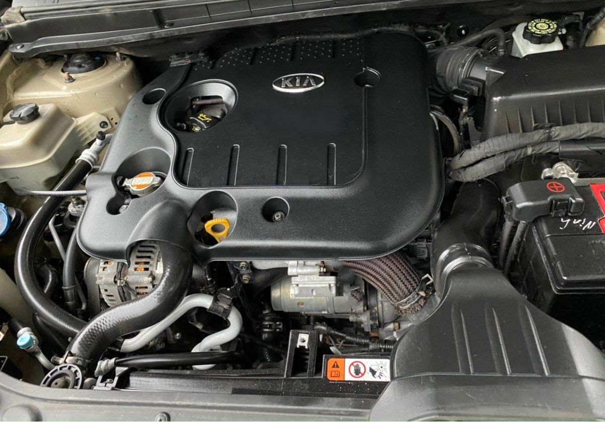 Kia Carens MT máy dầu 2007 - Cần bán lại xe Kia Carens MT máy dầu sản xuất năm 2007, màu vàng cát, nhập khẩu, 255tr