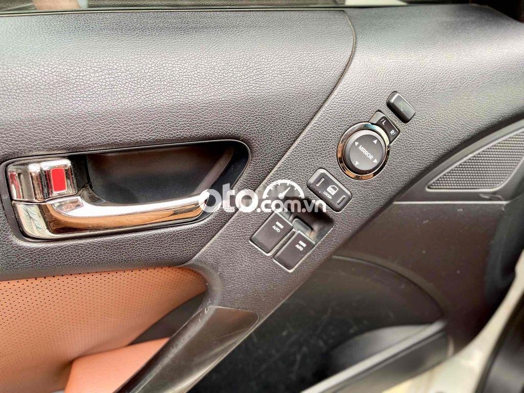 Hyundai Genesis 2011 - Cần bán Hyundai Genesis năm sản xuất 2011, màu trắng, nhập khẩu, giá tốt