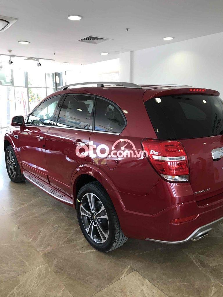 Chevrolet Captiva   2017 - Bán xe Chevrolet Captiva Revv sản xuất năm 2017, màu đỏ