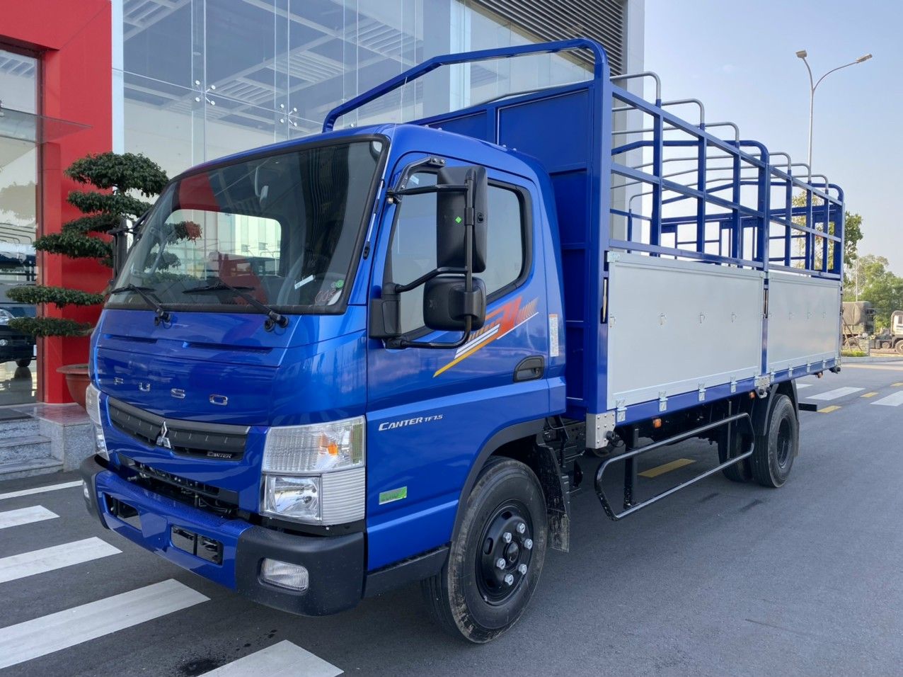 Mitsubishi Canter 2022 - Giá xe 3,5 tấn Mitsubishi Fuso Canter TF7.5 thùng dài 5,2m, xuất xứ Nhật Bản. ShowroomThaco Đà Nẵng. Có bán trả góp