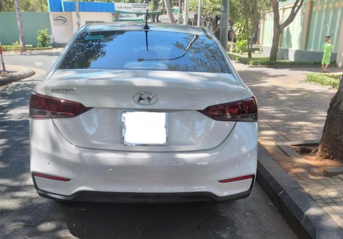 Hyundai Accent   1.4 MT 2018 - Bán xe Hyundai Accent 1.4 MT sản xuất 2018, màu trắng xe gia đình