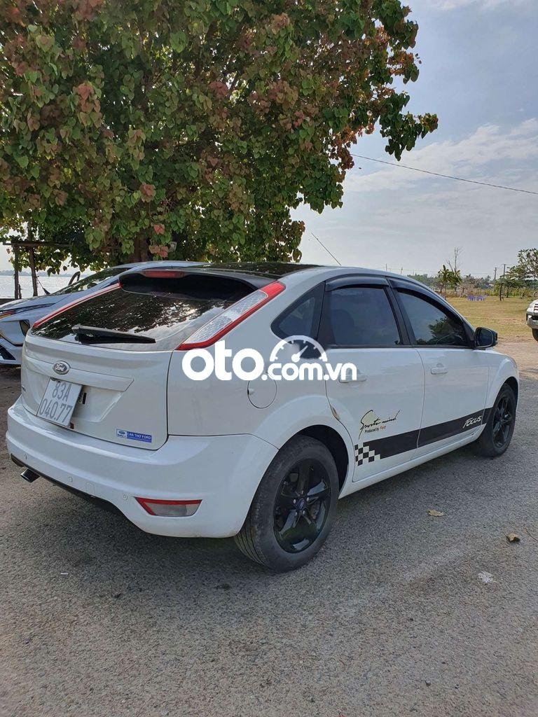 Ford Focus 2012 - Xe Ford Focus 2.0L năm sản xuất 2012, màu trắng