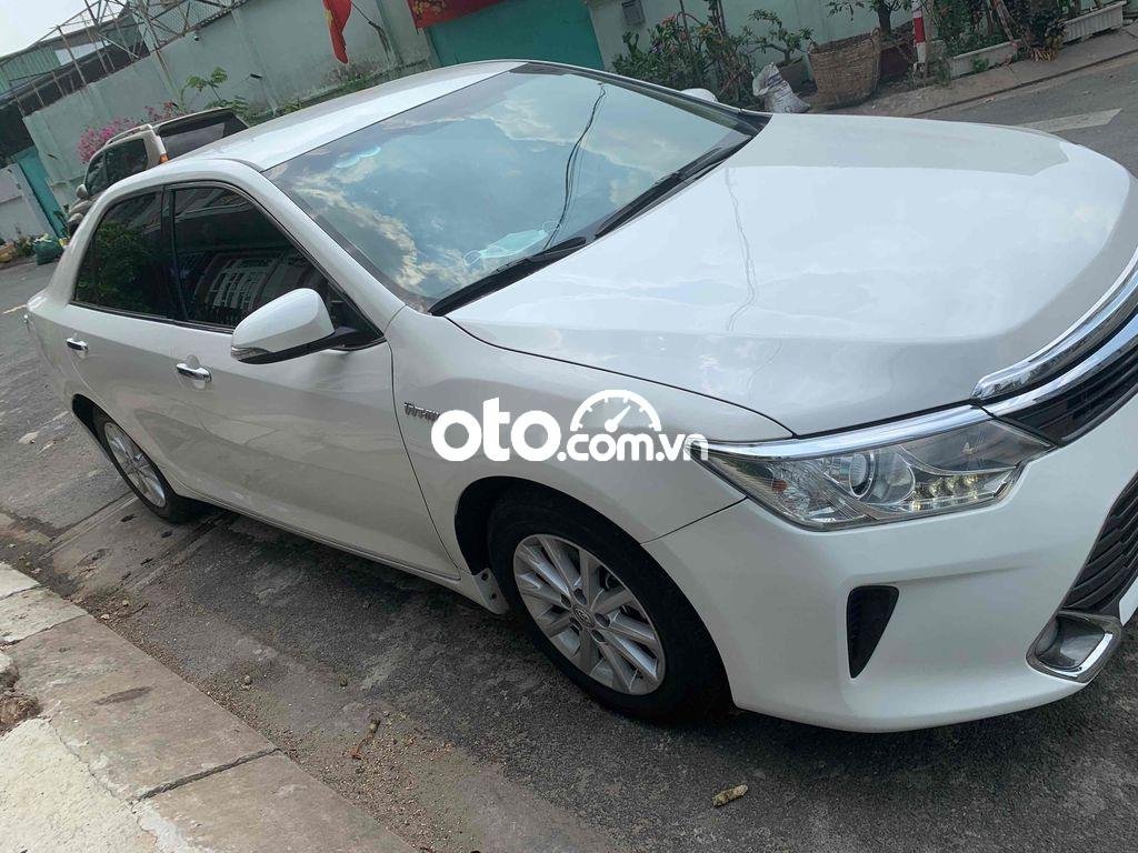 Toyota Camry   2.0E 2016 - Bán xe Toyota Camry 2.0E sản xuất năm 2016, màu trắng, giá 578tr