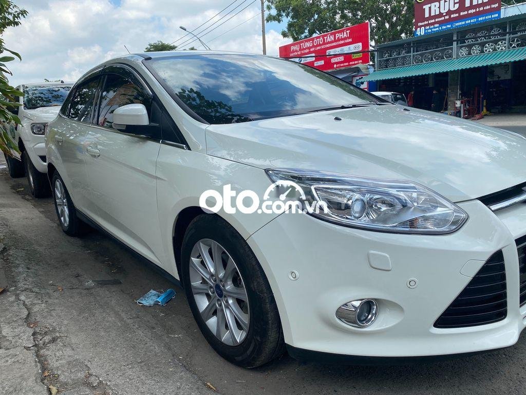 Ford Focus 2013 - Bán Ford Focus Titanium sản xuất năm 2013, màu trắng