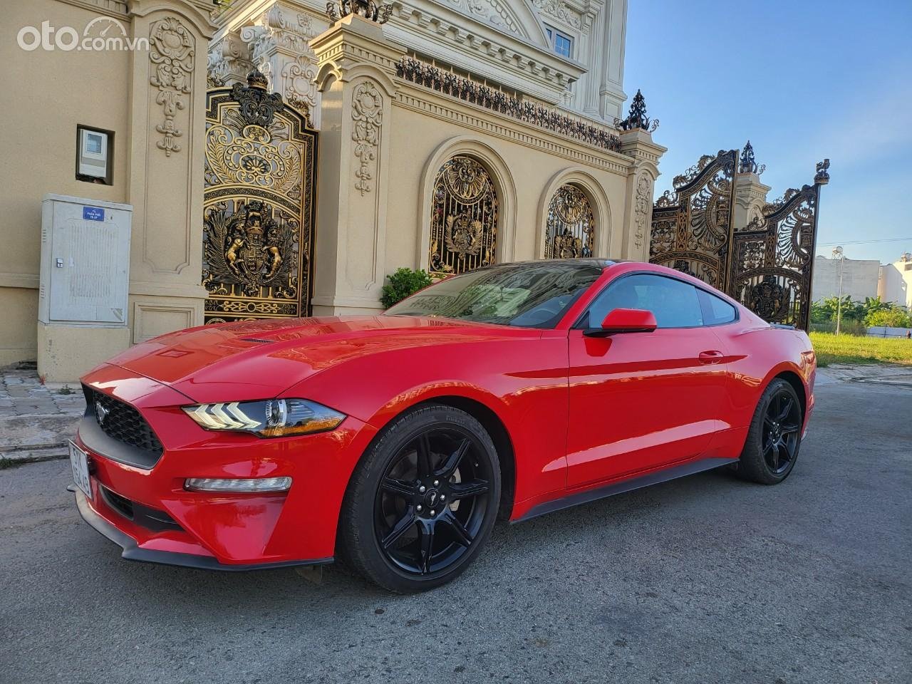 Ford Mustang 2018 - [Bình Dương] bán nhanh xe Ford Mustang EcoBoost sản xuất 2018 màu đỏ, nhập Mỹ, chủ ít đi mới 95% + giấy tờ đầy đủ