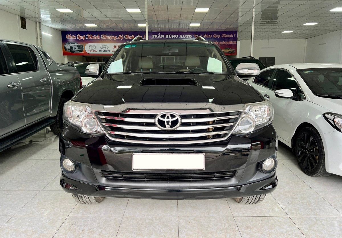 Toyota Fortuner 2.5G 4x2 MT máy dầu 2014 - Bán xe Toyota Fortuner 2.5G 4x2 MT máy dầu sản xuất 2014, màu đen, giá chỉ 600 triệu