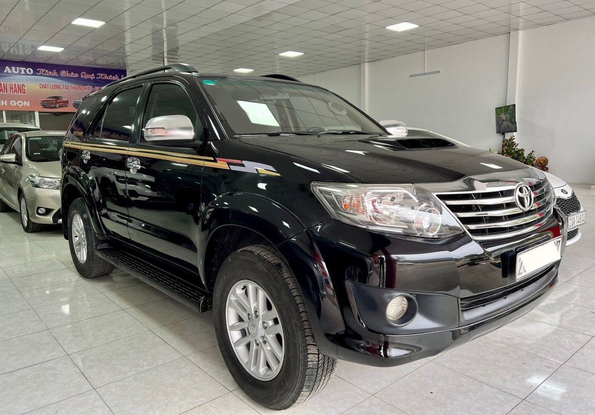 Toyota Fortuner 2.5G 4x2 MT máy dầu 2014 - Bán xe Toyota Fortuner 2.5G 4x2 MT máy dầu sản xuất 2014, màu đen, giá chỉ 600 triệu