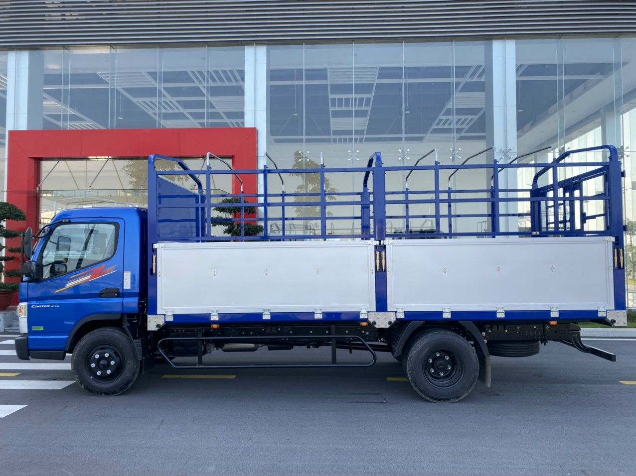 Mitsubishi Canter 2022 - Giá xe 3,5 tấn Mitsubishi Fuso Canter TF7.5 thùng dài 5,2m, xuất xứ Nhật Bản. ShowroomThaco Đà Nẵng. Có bán trả góp