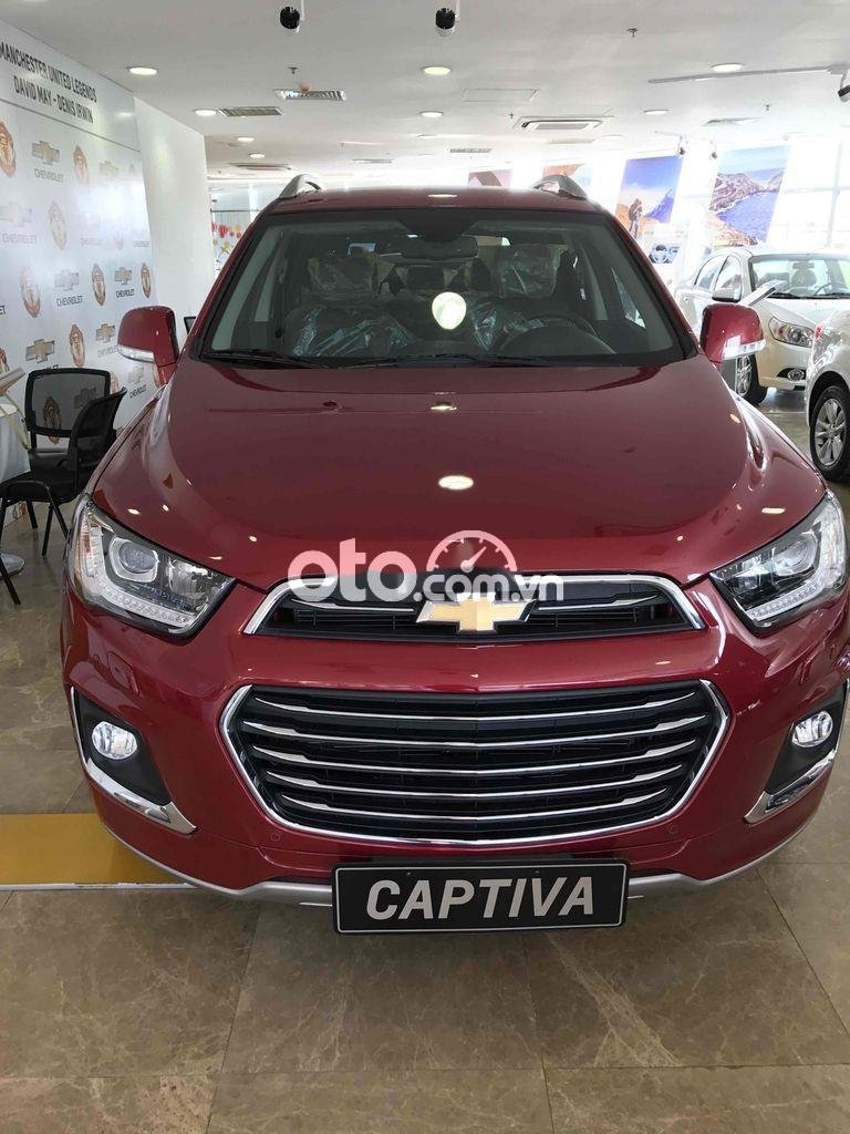 Chevrolet Captiva   2017 - Bán xe Chevrolet Captiva Revv sản xuất năm 2017, màu đỏ