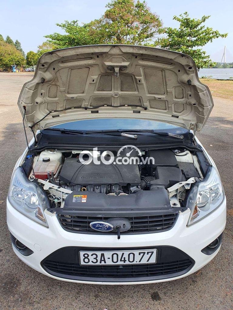 Ford Focus 2012 - Xe Ford Focus 2.0L năm sản xuất 2012, màu trắng