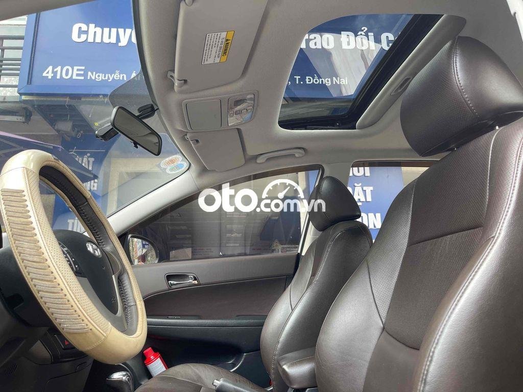 Hyundai i30 2011 - Cần bán xe Hyundai i30 CW 1.6AT sản xuất năm 2011, màu bạc, nhập khẩu 