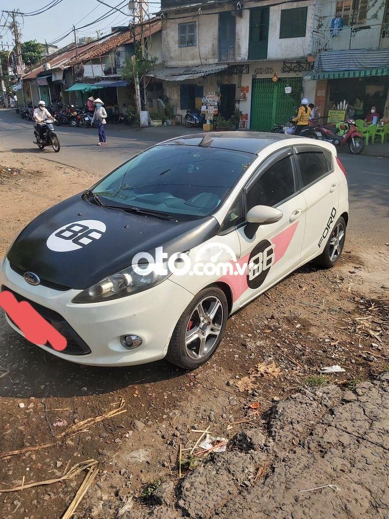 Ford Fiesta 2011 - Cần bán gấp Ford Fiesta sản xuất năm 2011, nhập khẩu nguyên chiếc, giá tốt