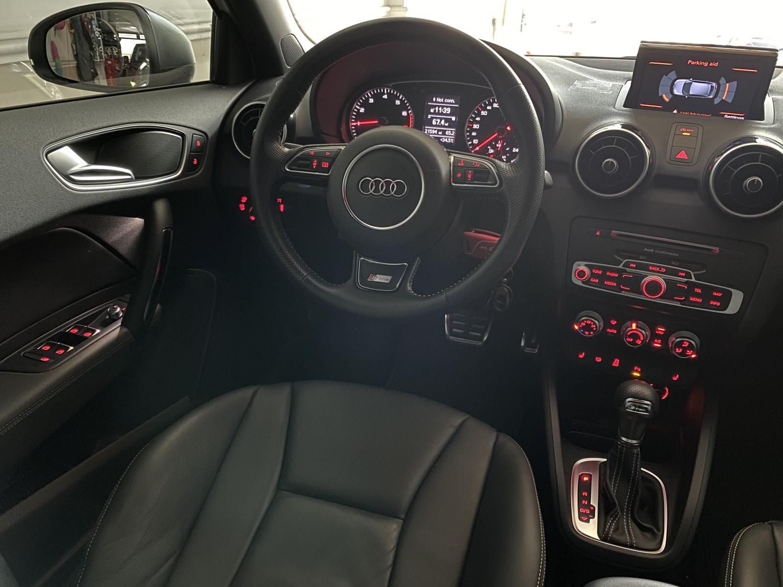 Audi A1 2015 - Bán xe Audi A1 bản S-line năm 2015, siêu lướt 21.000km nội thất đen zin nguyên bản, option miên man