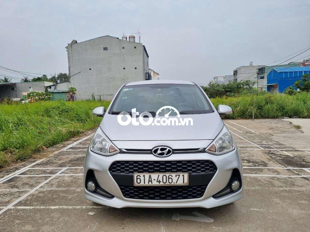 Hyundai Grand i10 2017 - Bán ô tô Hyundai Grand i10 sản xuất 2017, màu bạc