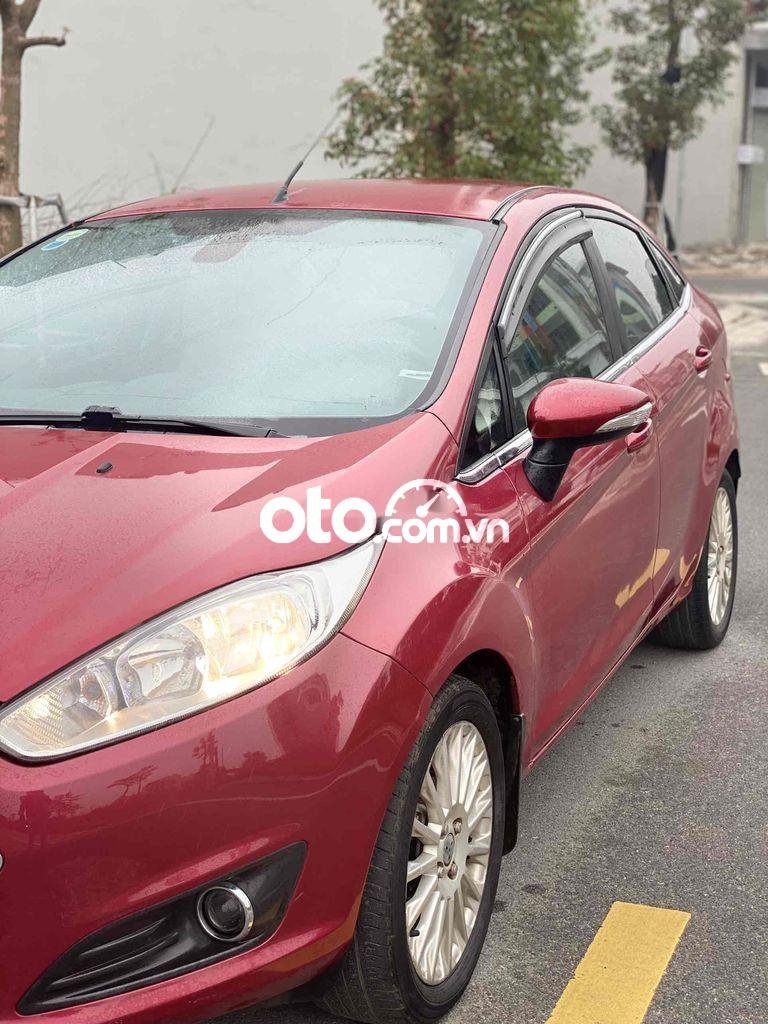 Ford Fiesta 2014 - Bán Ford Fiesta 1.6AT sản xuất năm 2014, màu đỏ chính chủ, 332tr