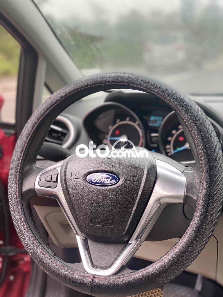 Ford Fiesta 2014 - Bán Ford Fiesta 1.6AT sản xuất năm 2014, màu đỏ chính chủ, 332tr