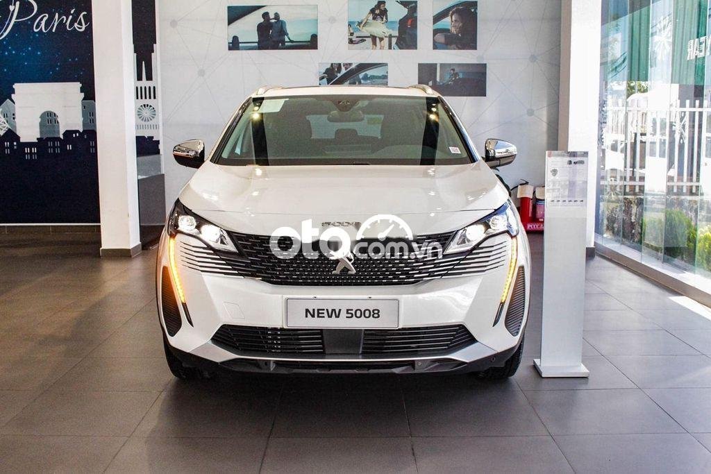 Peugeot 5008 2021 - Bán Peugeot 5008 1.6L Turbo sản xuất năm 2021, màu trắng, xe nhập số tự động