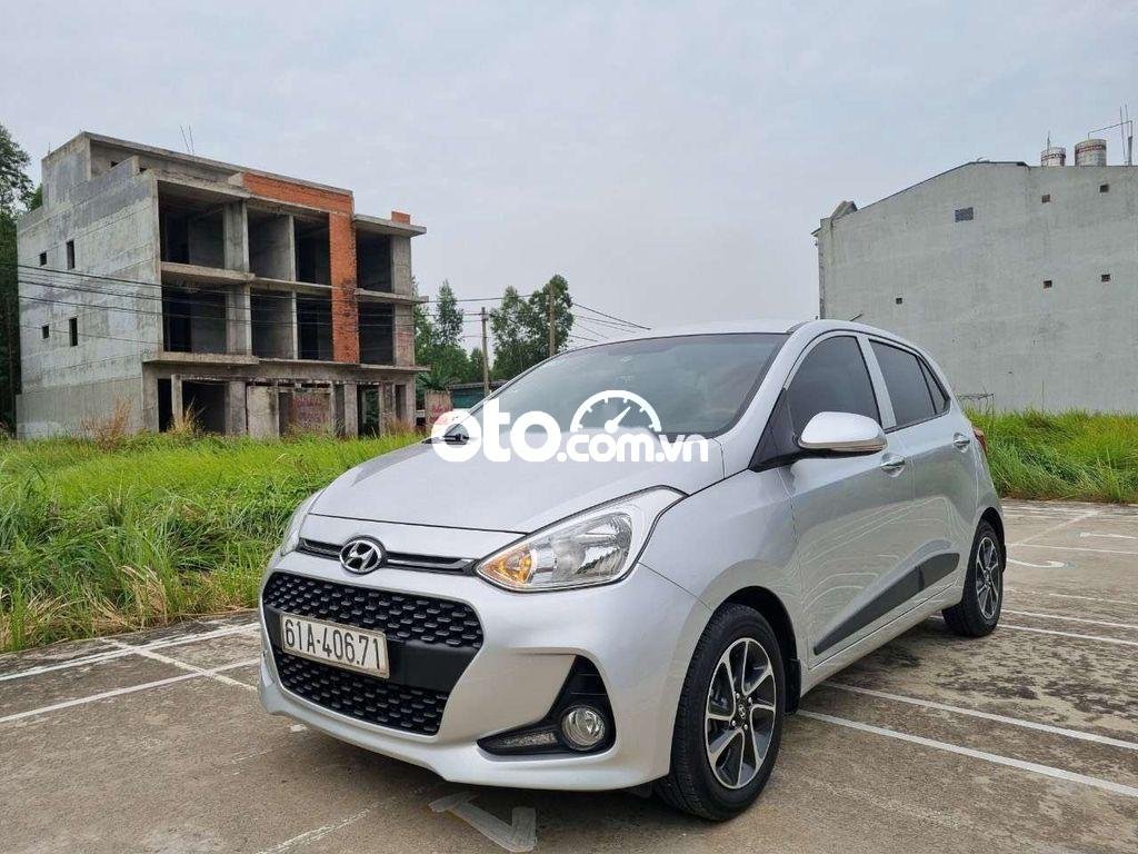 Hyundai Grand i10 2017 - Bán ô tô Hyundai Grand i10 sản xuất 2017, màu bạc