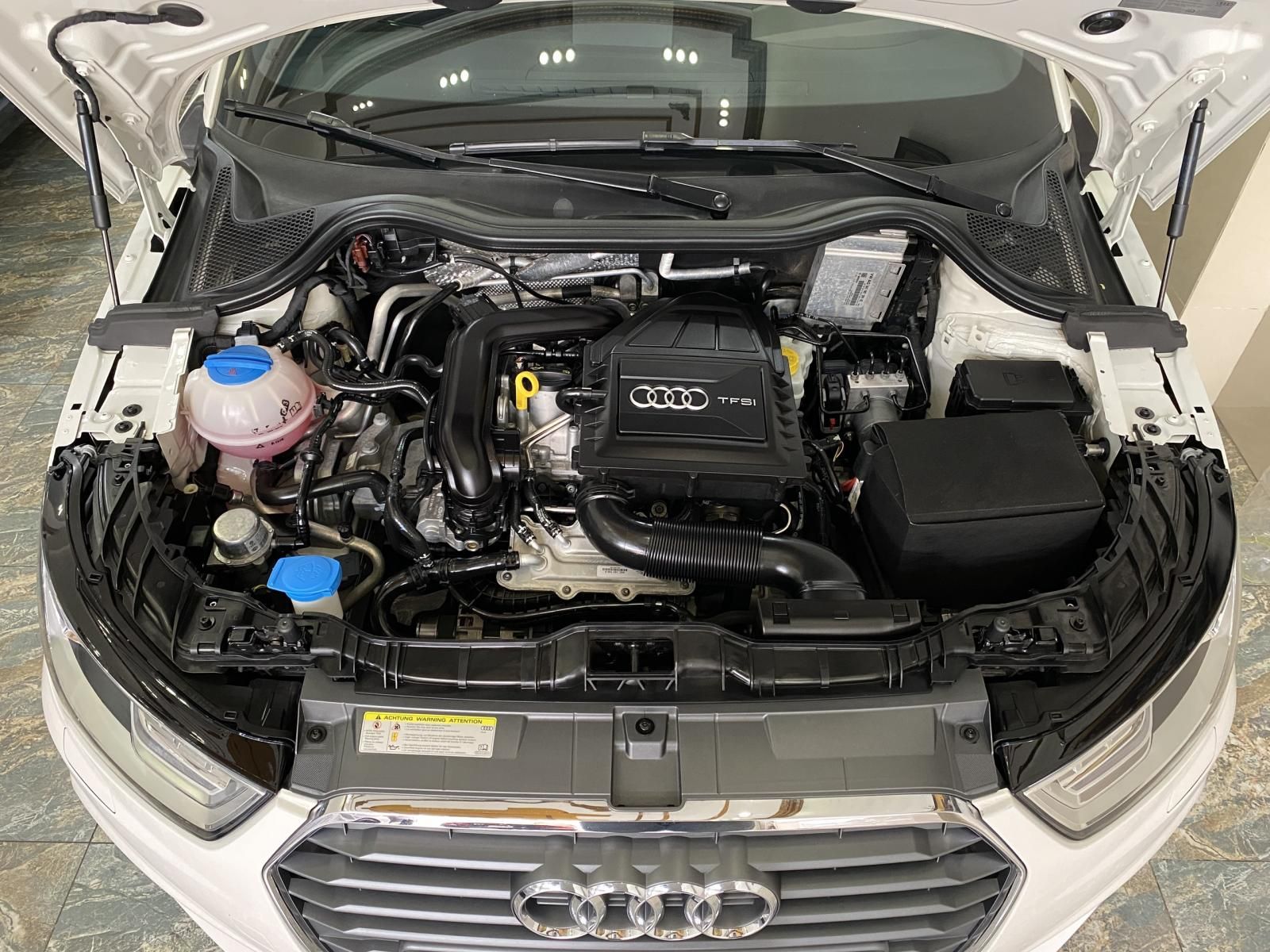 Audi A1 2015 - Bán xe Audi A1 bản S-line năm 2015, siêu lướt 21.000km nội thất đen zin nguyên bản, option miên man