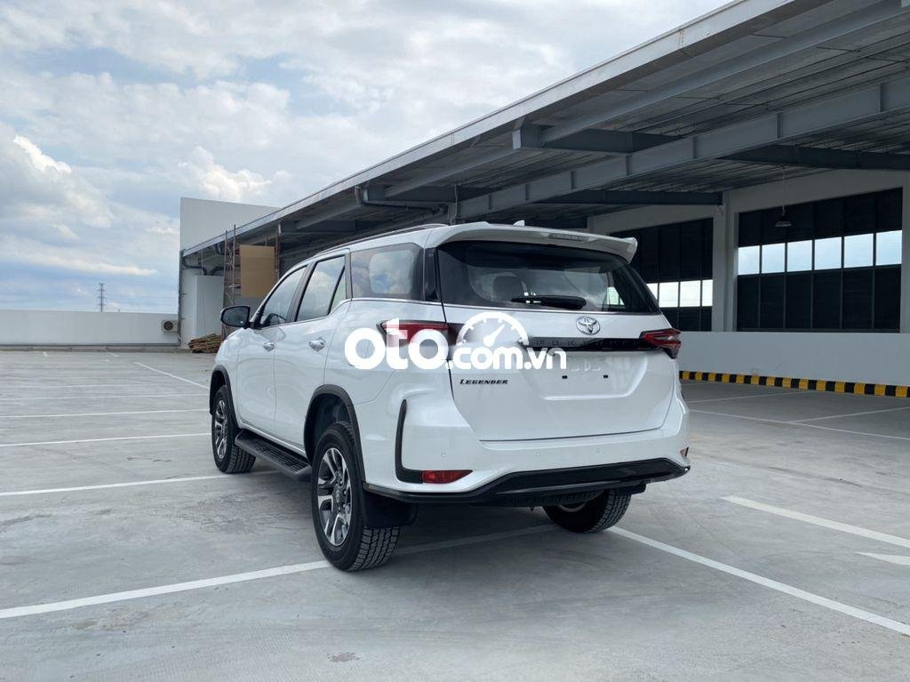 Toyota Fortuner 2022 - Bán ô tô Toyota Fortuner 2.4AT 4x2 Legender sản xuất 2022, màu trắng, nhiều ưu đã hấp dẫn