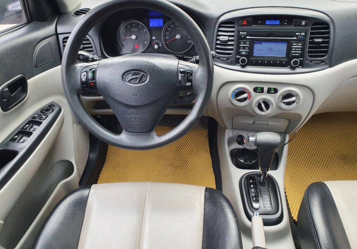 Hyundai Verna 2010 - Cần bán Hyundai Verna năm 2010, màu bạc, nhập khẩu nguyên chiếc số tự động