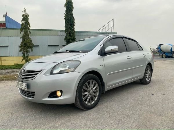 Toyota Vios 2013 - Bán xe Toyota Vios 1.5E MT năm sản xuất 2013, màu bạc