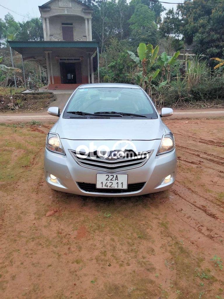 Toyota Vios 2013 - Bán Toyota Vios 1.5E MT sản xuất 2013, màu bạc, giá chỉ 255 triệu