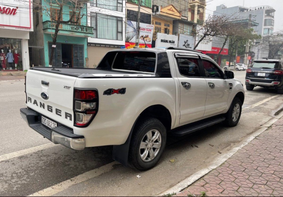 Ford Ranger 2018 - Cần bán xe Ford Ranger XLT 2.5 4x4AT năm sản xuất 2018, màu trắng, xe nhập số sàn