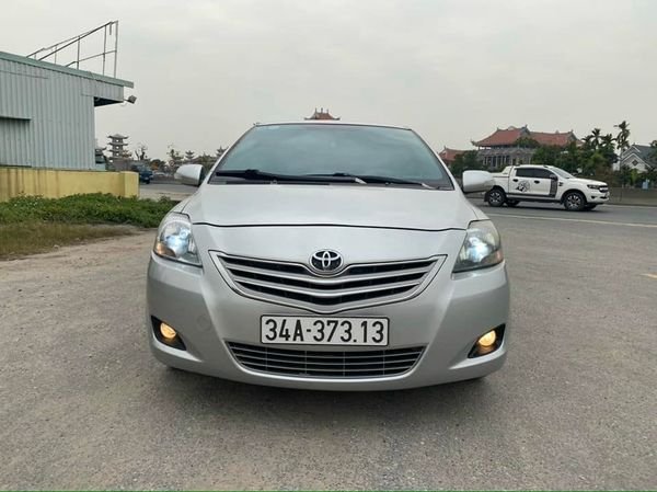 Toyota Vios 2013 - Bán xe Toyota Vios 1.5E MT năm sản xuất 2013, màu bạc