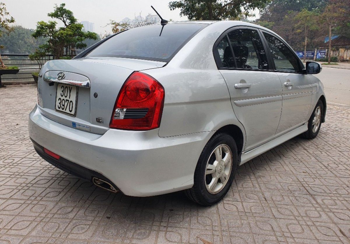 Hyundai Verna 2010 - Cần bán Hyundai Verna năm 2010, màu bạc, nhập khẩu nguyên chiếc số tự động