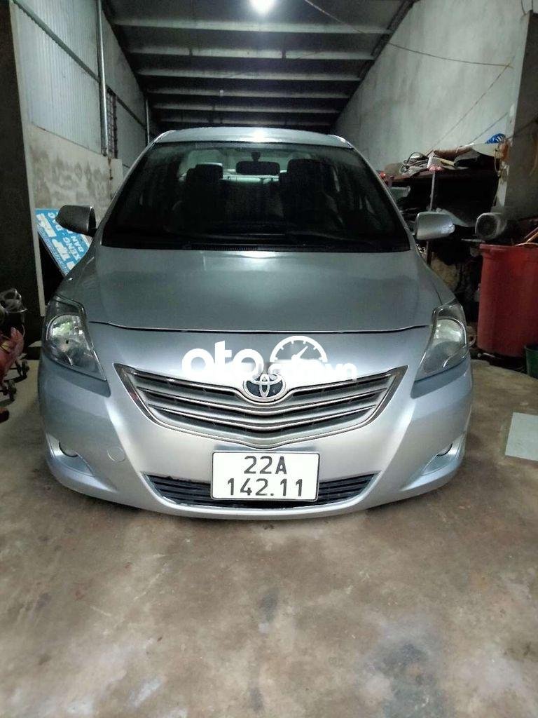 Toyota Vios 2013 - Bán Toyota Vios 1.5E MT sản xuất 2013, màu bạc, giá chỉ 255 triệu