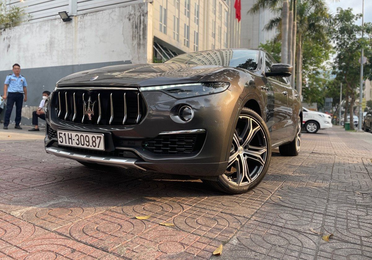 Maserati 2019 - Cần bán lại xe Maserati Levante S năm sản xuất 2019, màu xám, xe nhập