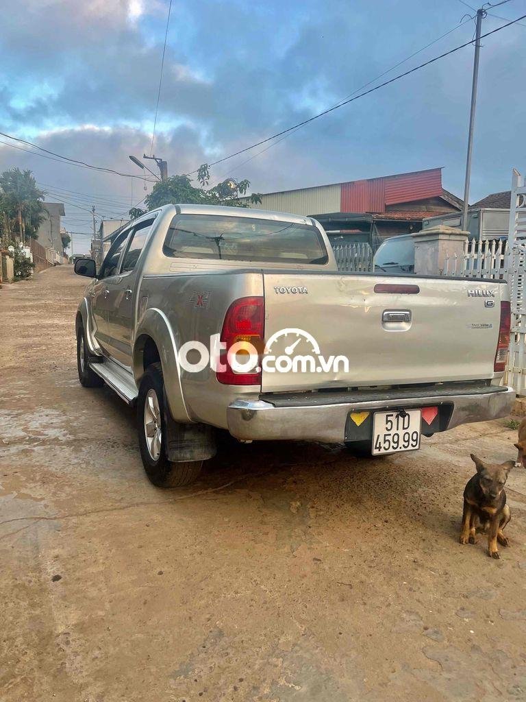 Toyota Hilux 2010 - Bán Toyota Hilux 2.8G 4x4MT năm 2010, màu bạc, nhập khẩu  