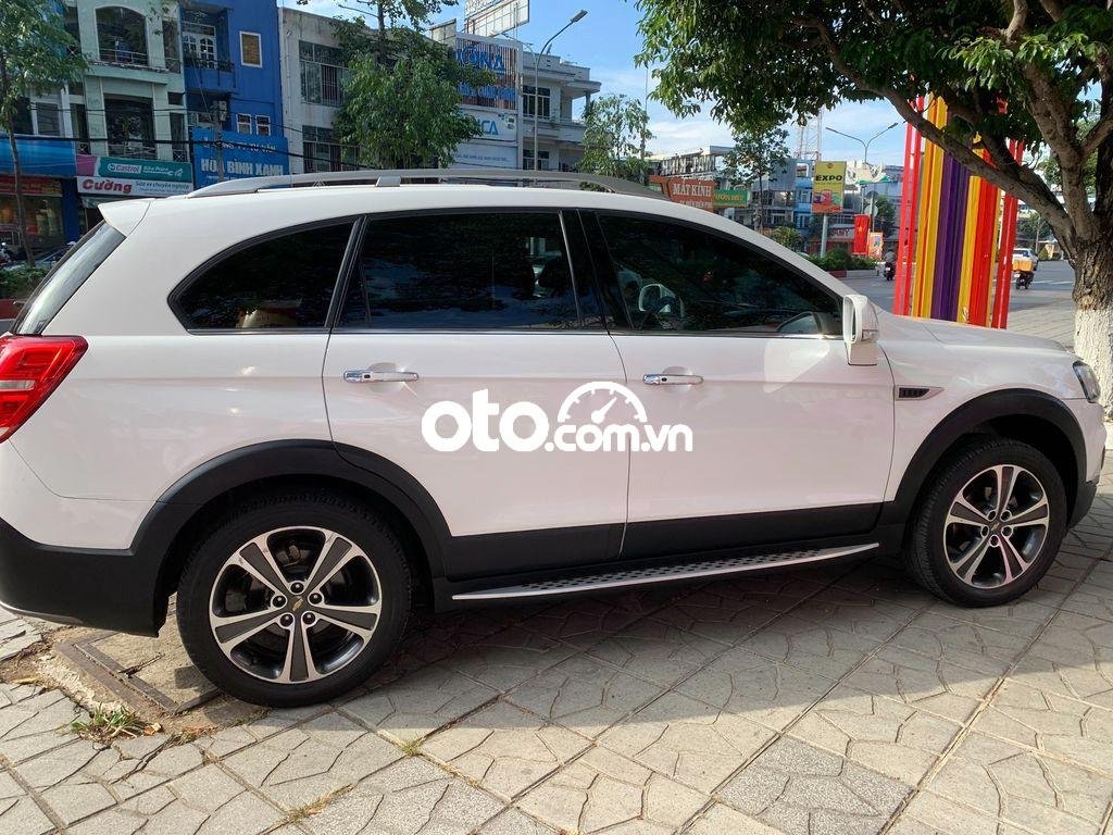 Chevrolet Captiva 2016 - Bán ô tô Chevrolet Captiva Revv năm 2016, màu trắng