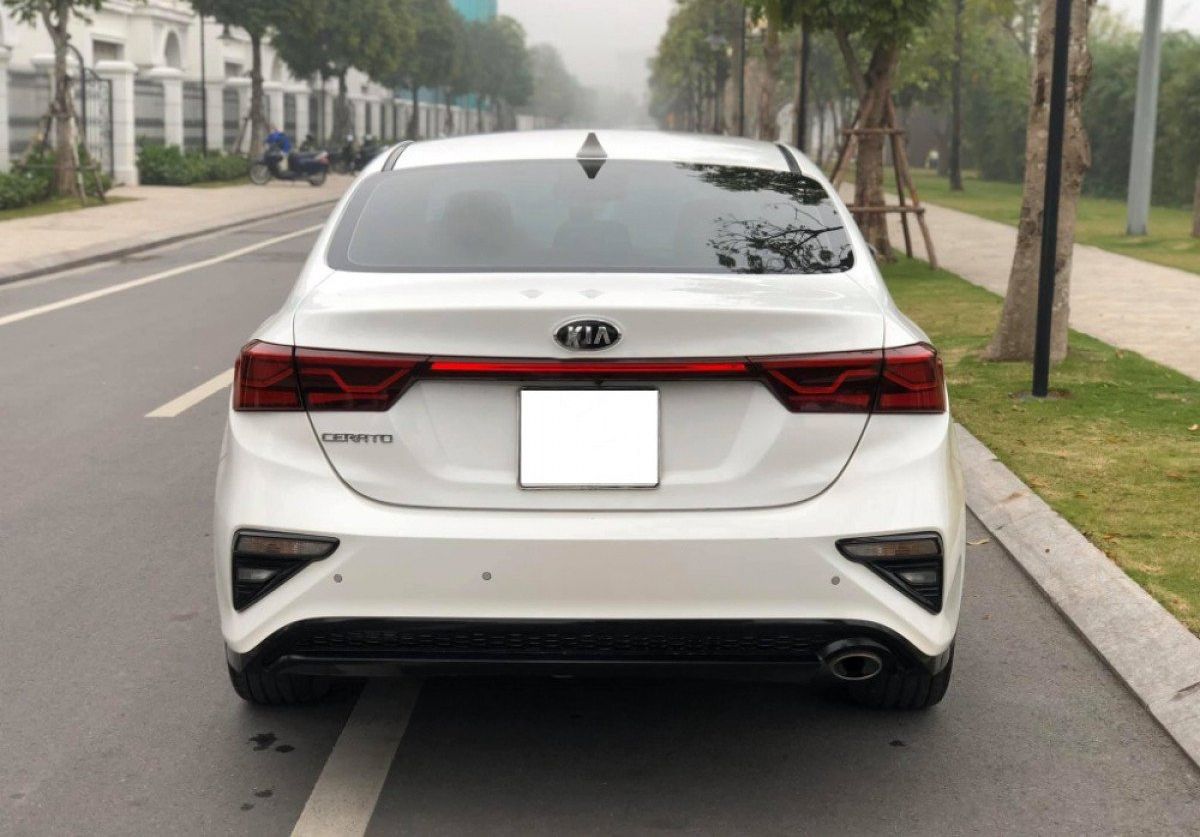 Kia Cerato 2019 - Bán Kia Cerato 1.6AT Luxury sản xuất 2019, màu trắng chính chủ